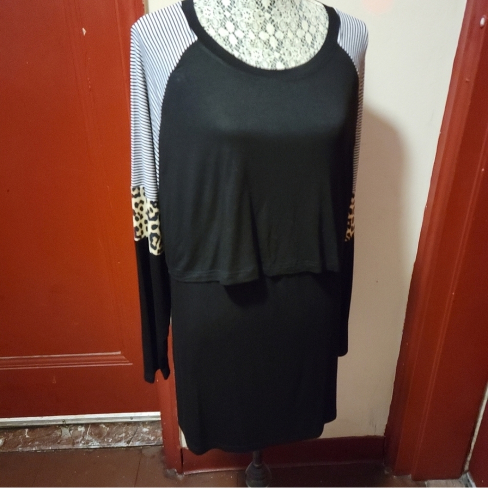 Small Show Women's Black and White, Animal Print Tunic SZ XXL